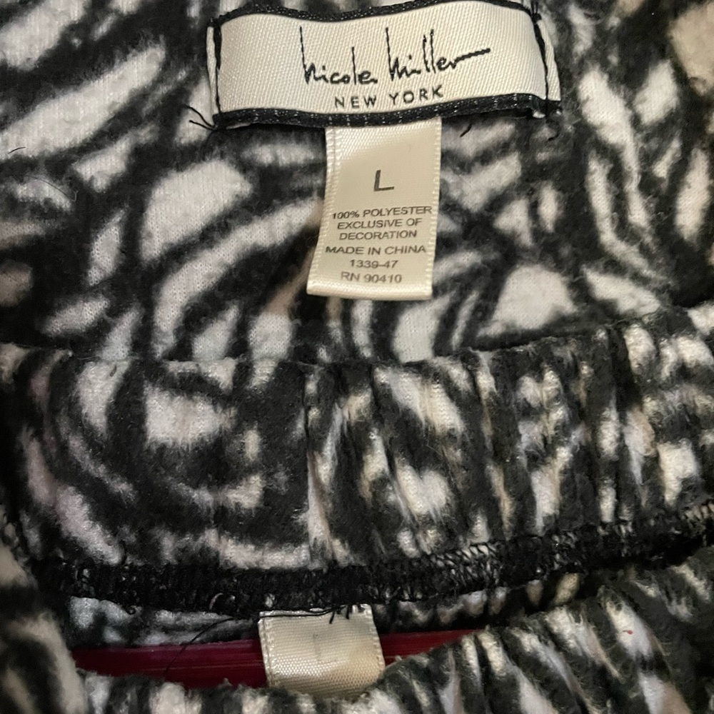 Nicole Miller black and white pajama set size Large